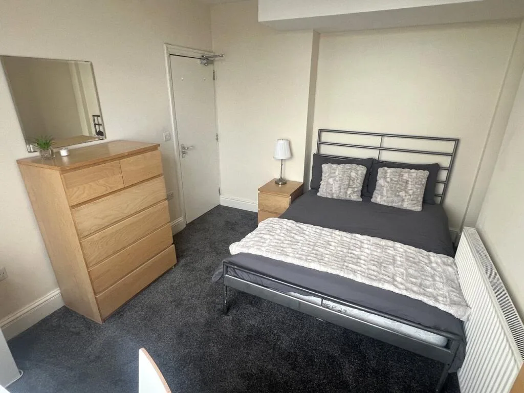 6 bedroom terraced house for rent