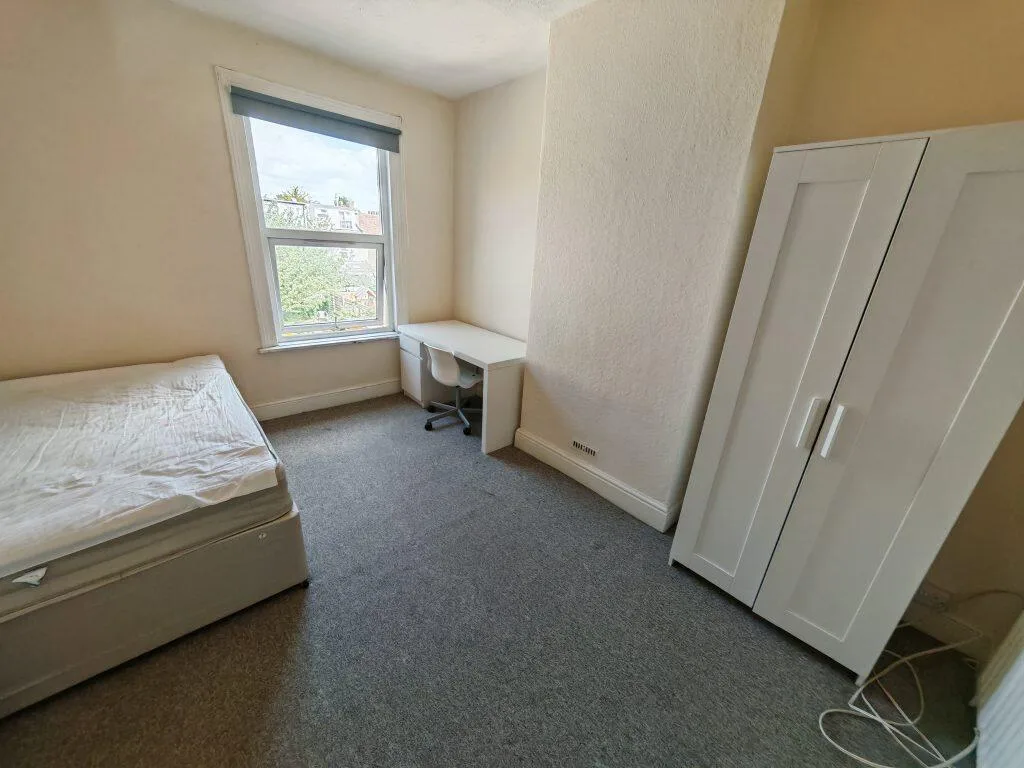 5 bedroom house for rent