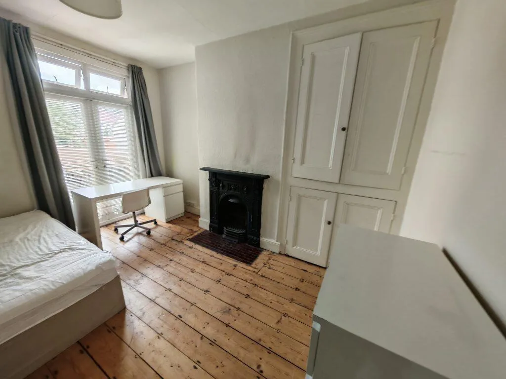 5 bedroom house for rent