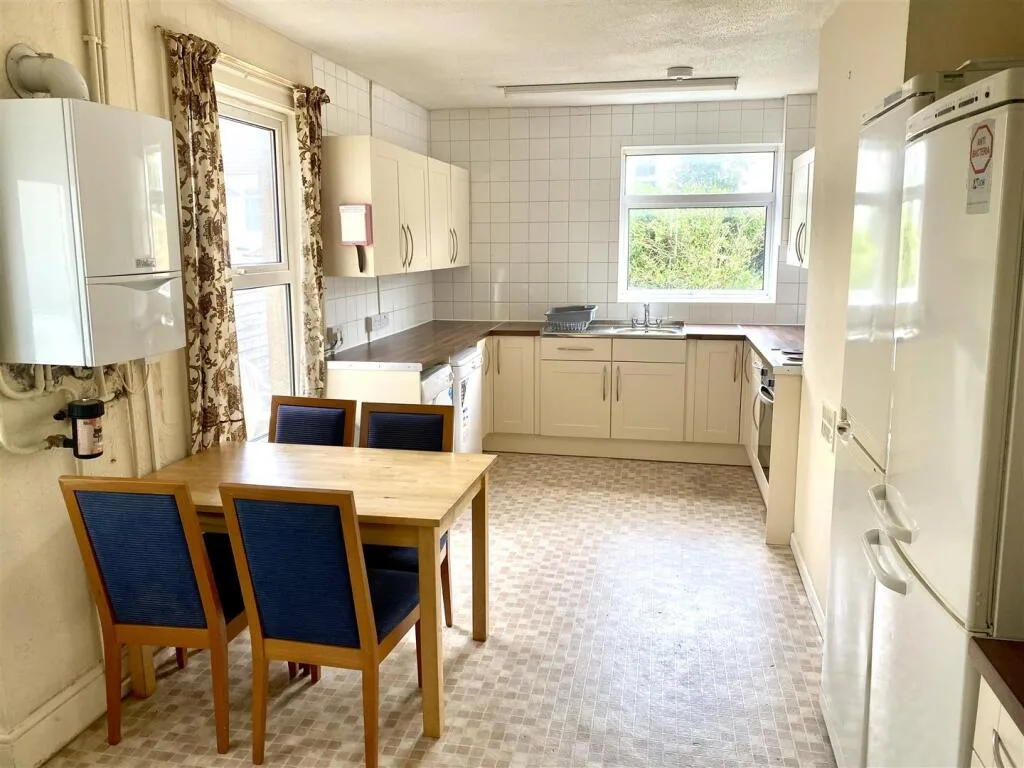 4 bedroom terraced house for rent