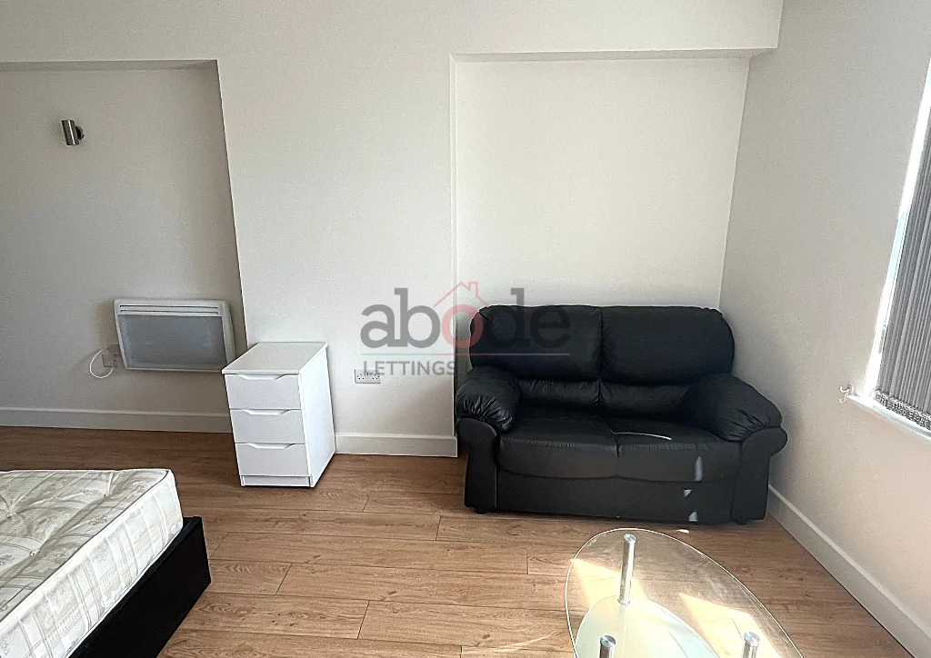 Studio flat for rent