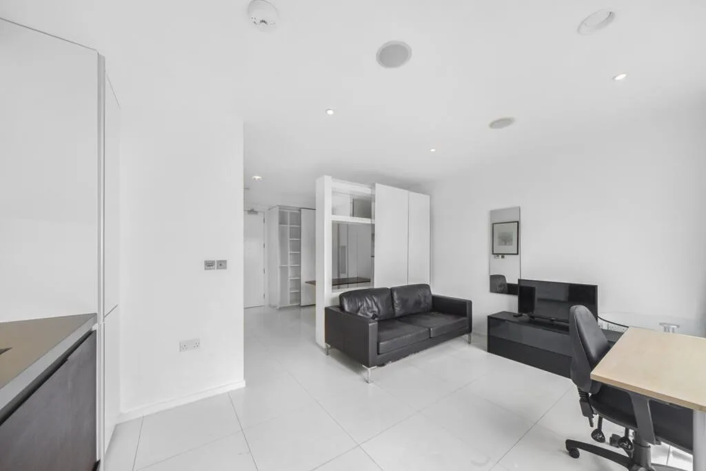 Studio flat for rent