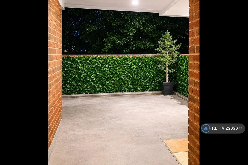 2 bedroom maisonette for rent
