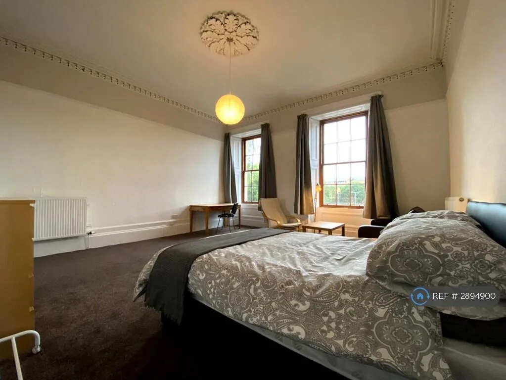 5 bedroom flat for rent