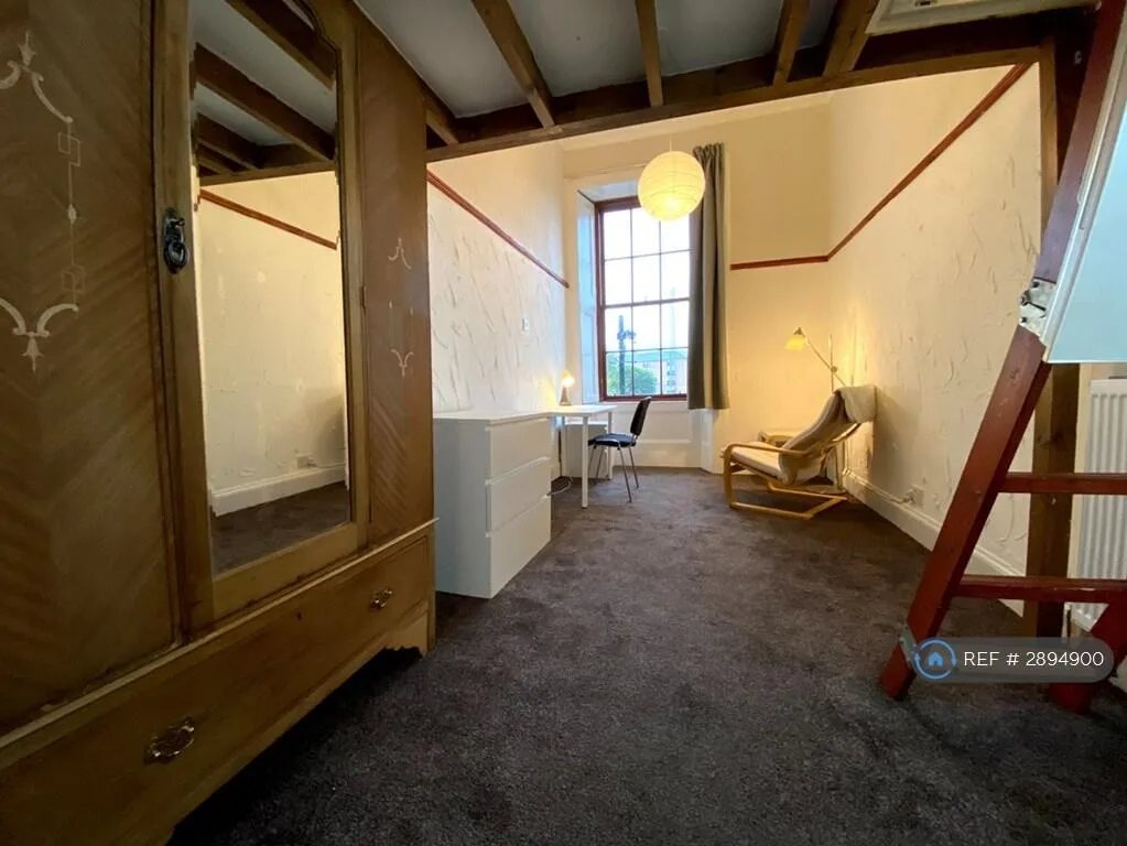 5 bedroom flat for rent