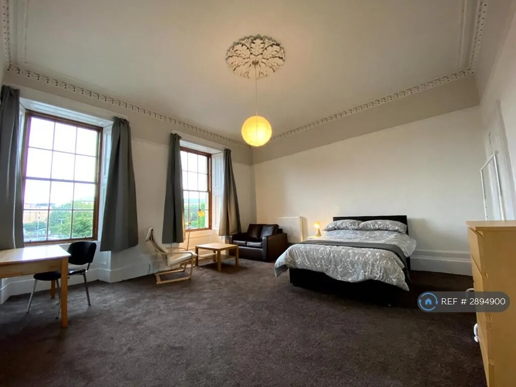 5 bedroom flat for rent