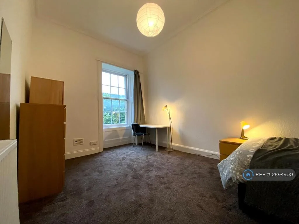5 bedroom flat for rent