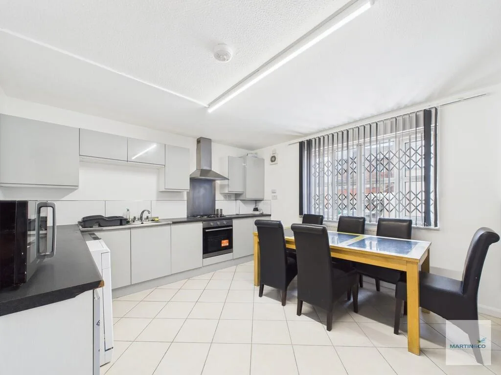 1 bedroom house share for rent