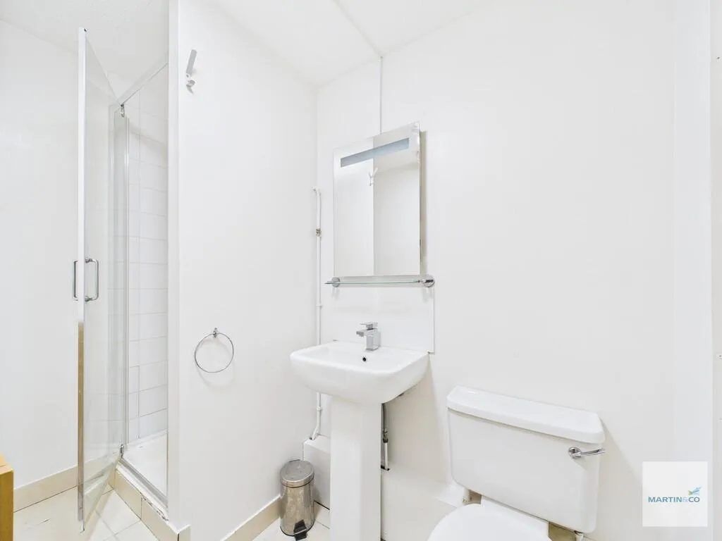 1 bedroom house share for rent
