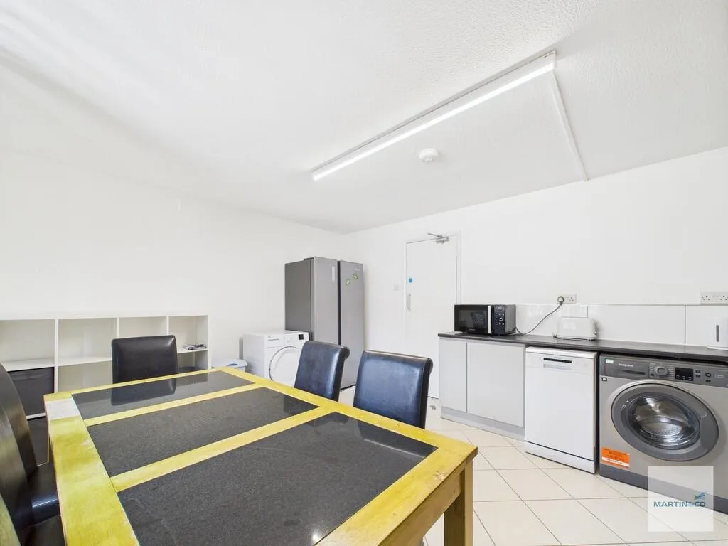 1 bedroom house share for rent