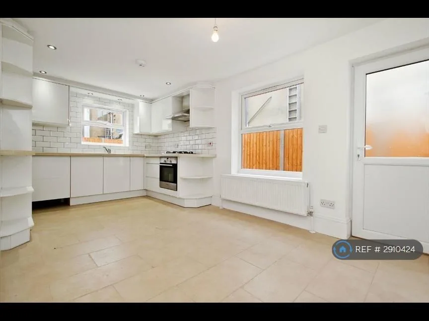 4 bedroom terraced house for rent