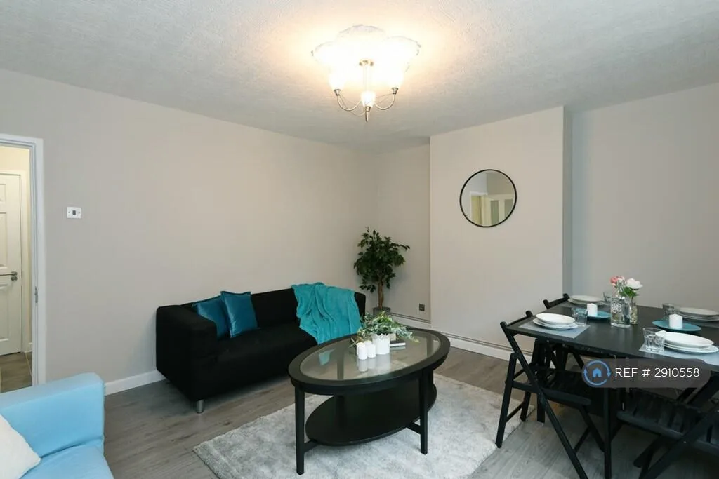 3 bedroom flat for rent