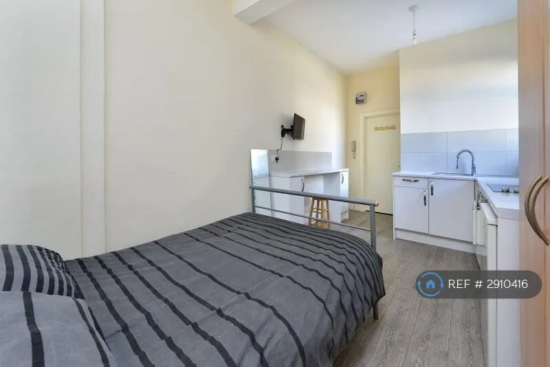 Studio flat for rent