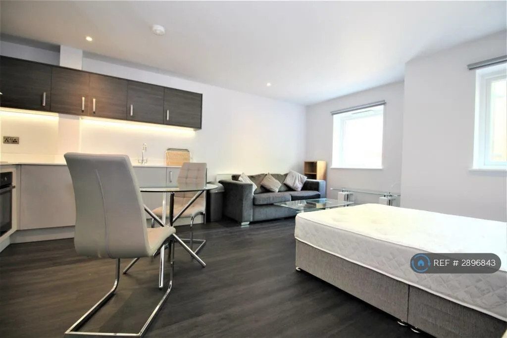 Studio flat for rent