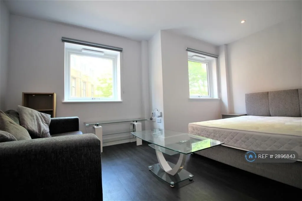 Studio flat for rent