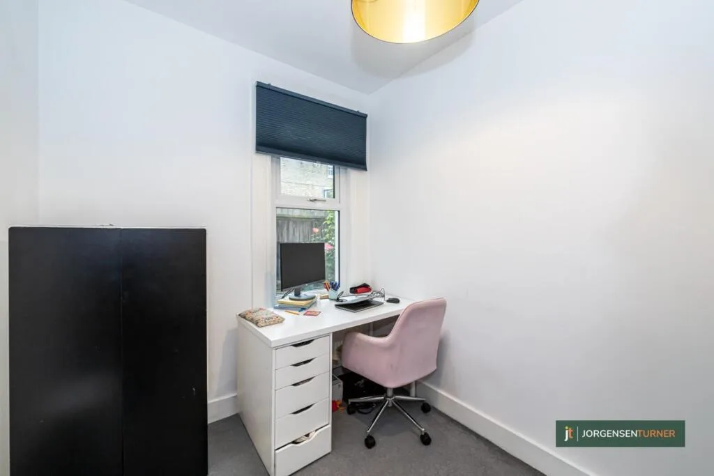 2 bedroom maisonette for rent