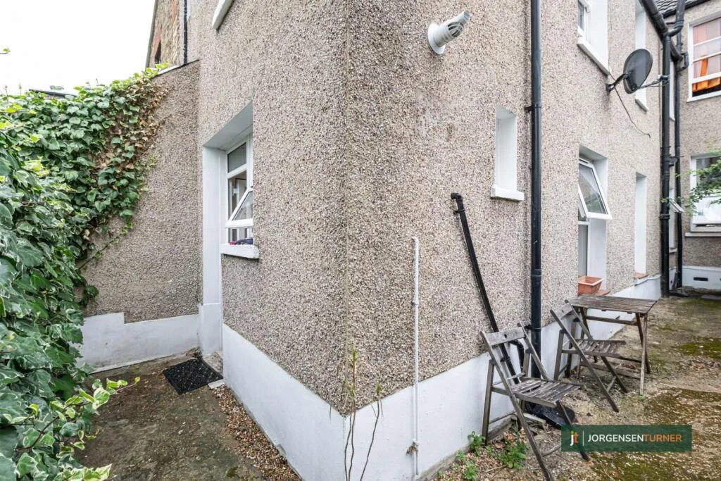 2 bedroom maisonette for rent