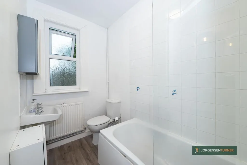 2 bedroom maisonette for rent