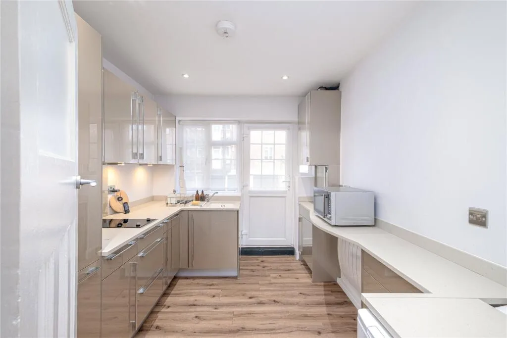 3 bedroom maisonette for rent