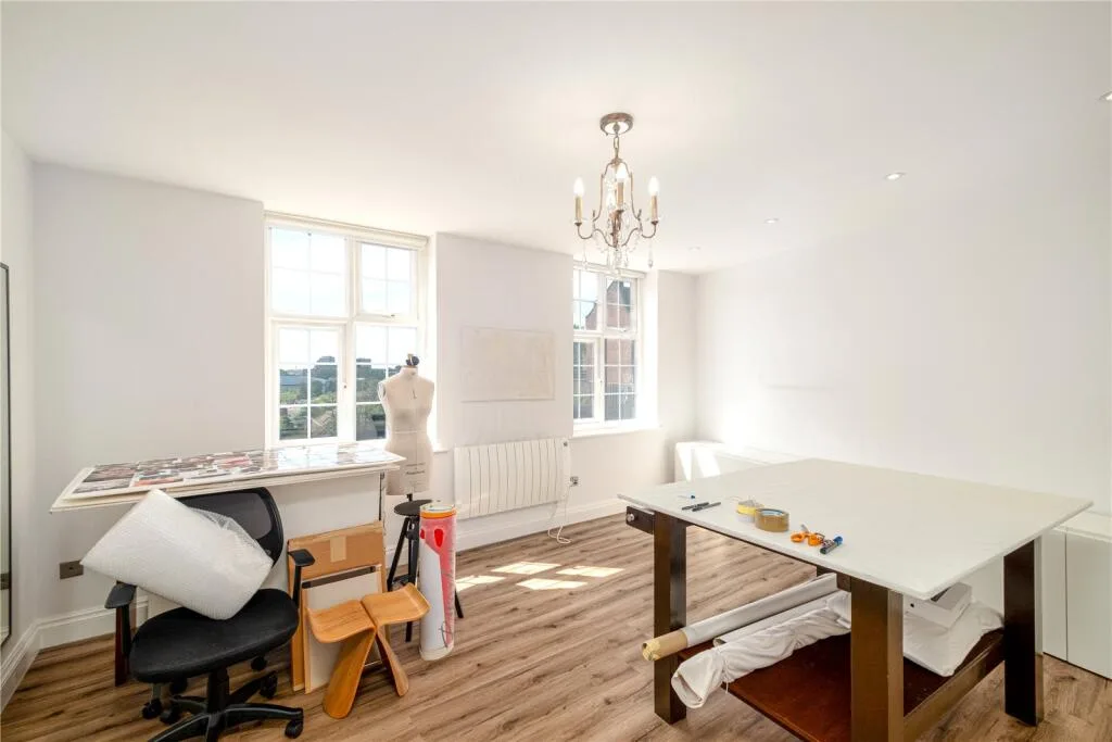 3 bedroom maisonette for rent