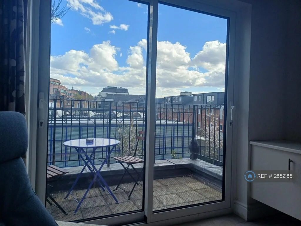 2 bedroom penthouse for rent
