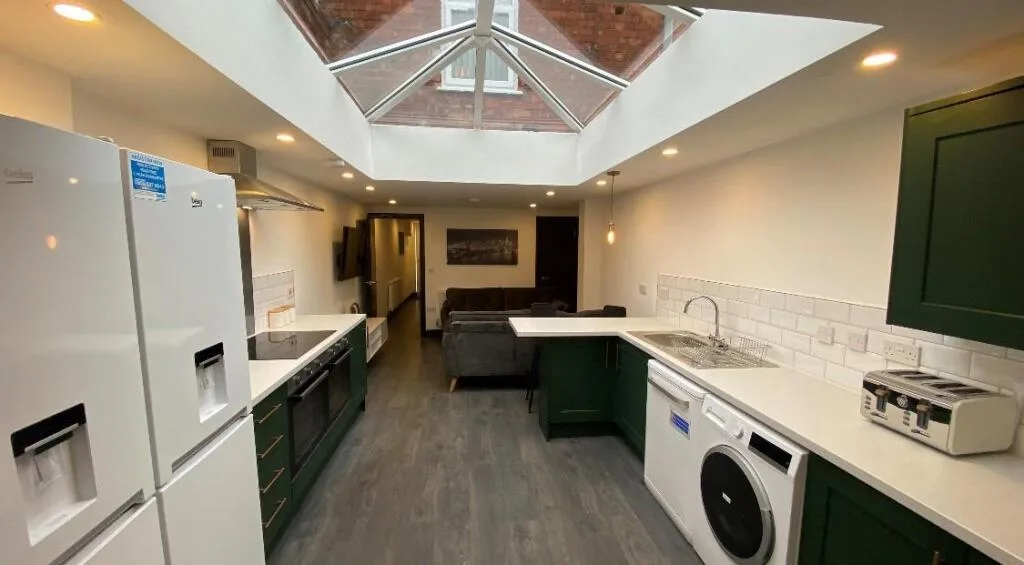 1 bedroom house share for rent