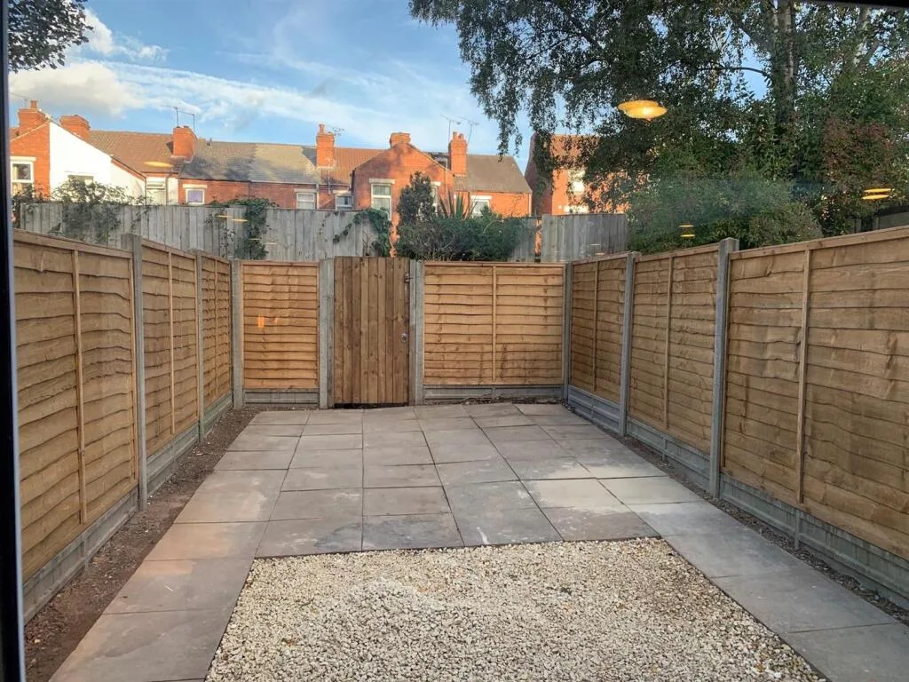 1 bedroom house share for rent
