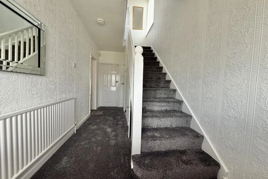 3 bedroom semi-detached house for rent