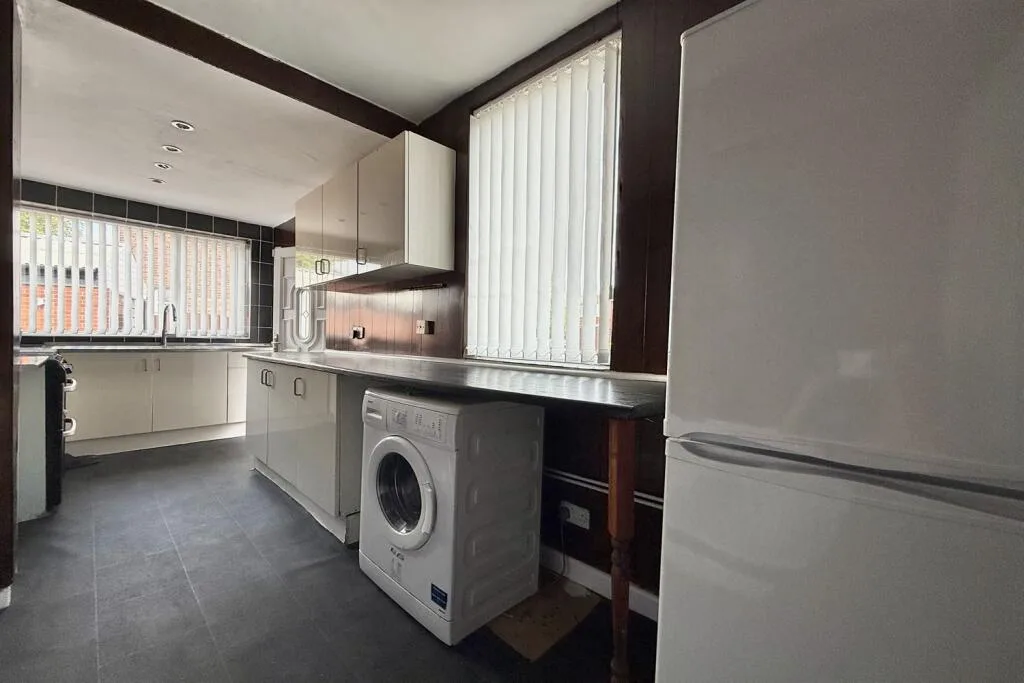 3 bedroom semi-detached house for rent