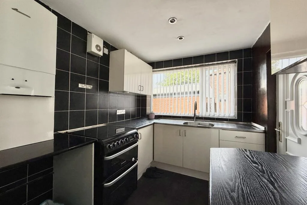 3 bedroom semi-detached house for rent