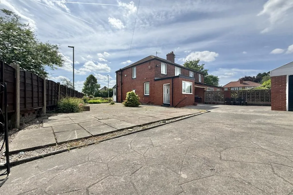 3 bedroom semi-detached house for rent