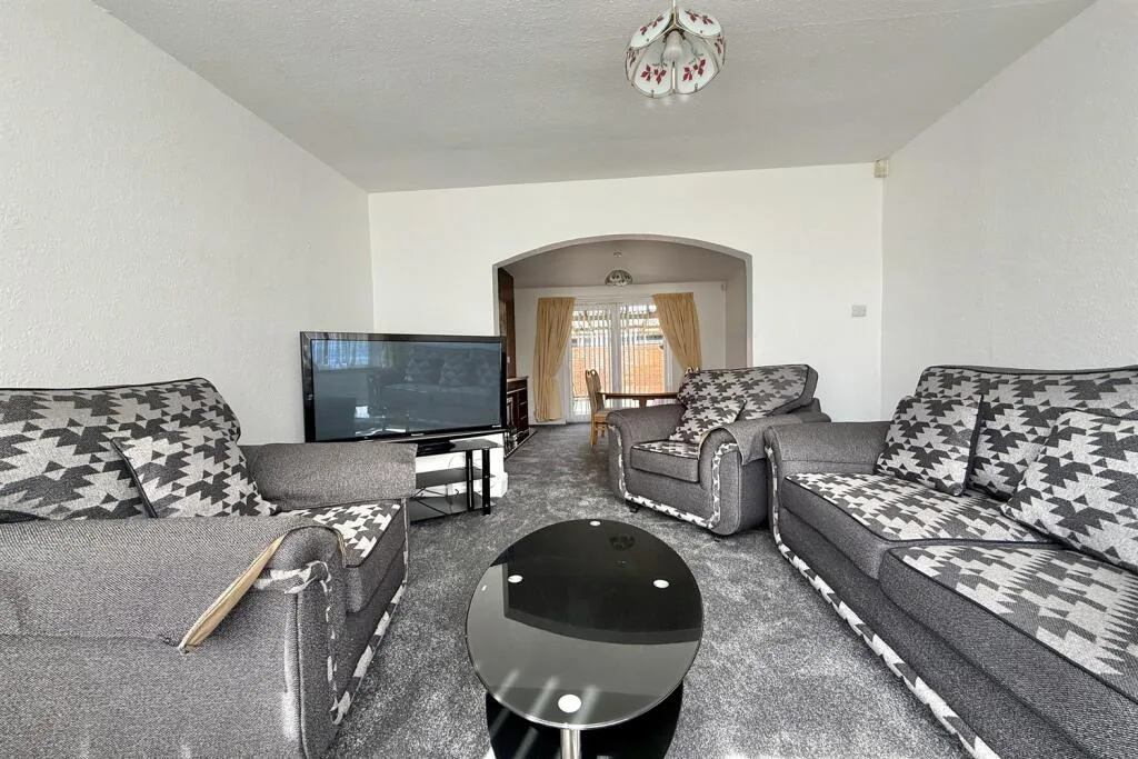 3 bedroom semi-detached house for rent