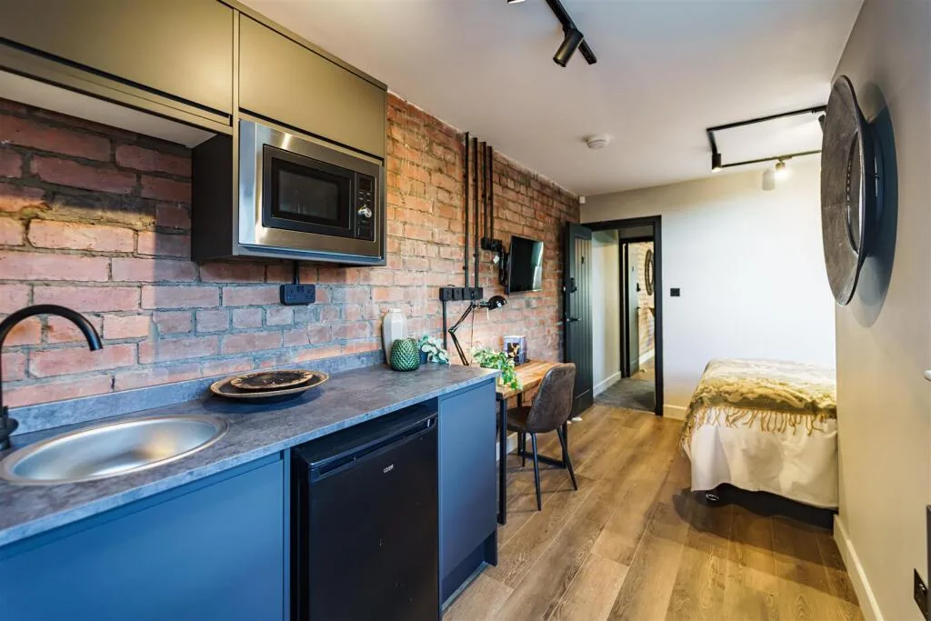 1 bedroom house share for rent