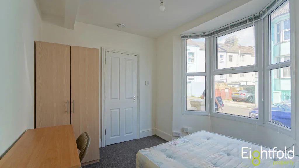 6 bedroom terraced house for rent