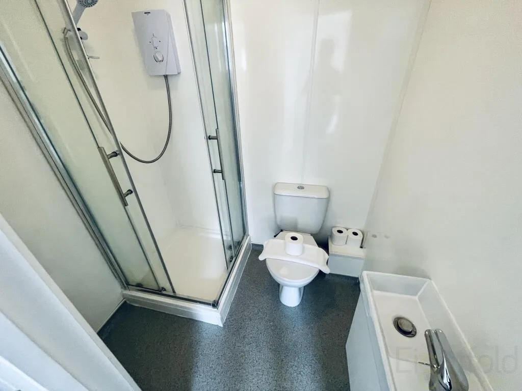 6 bedroom terraced house for rent
