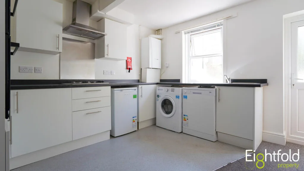 6 bedroom terraced house for rent