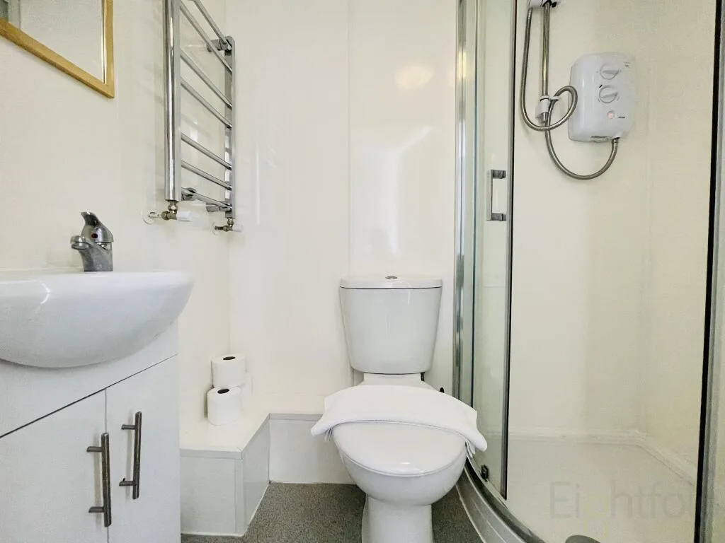 6 bedroom terraced house for rent