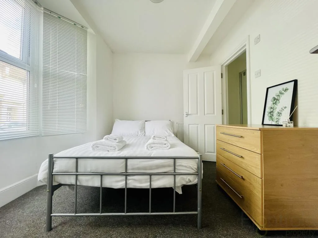 6 bedroom terraced house for rent