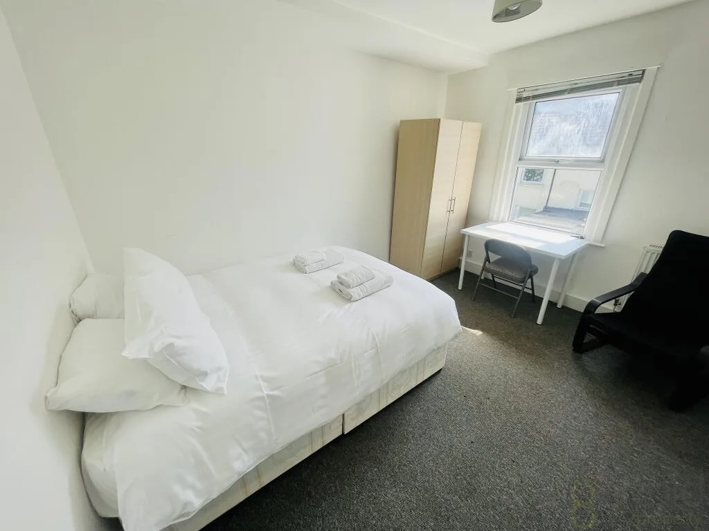 6 bedroom terraced house for rent