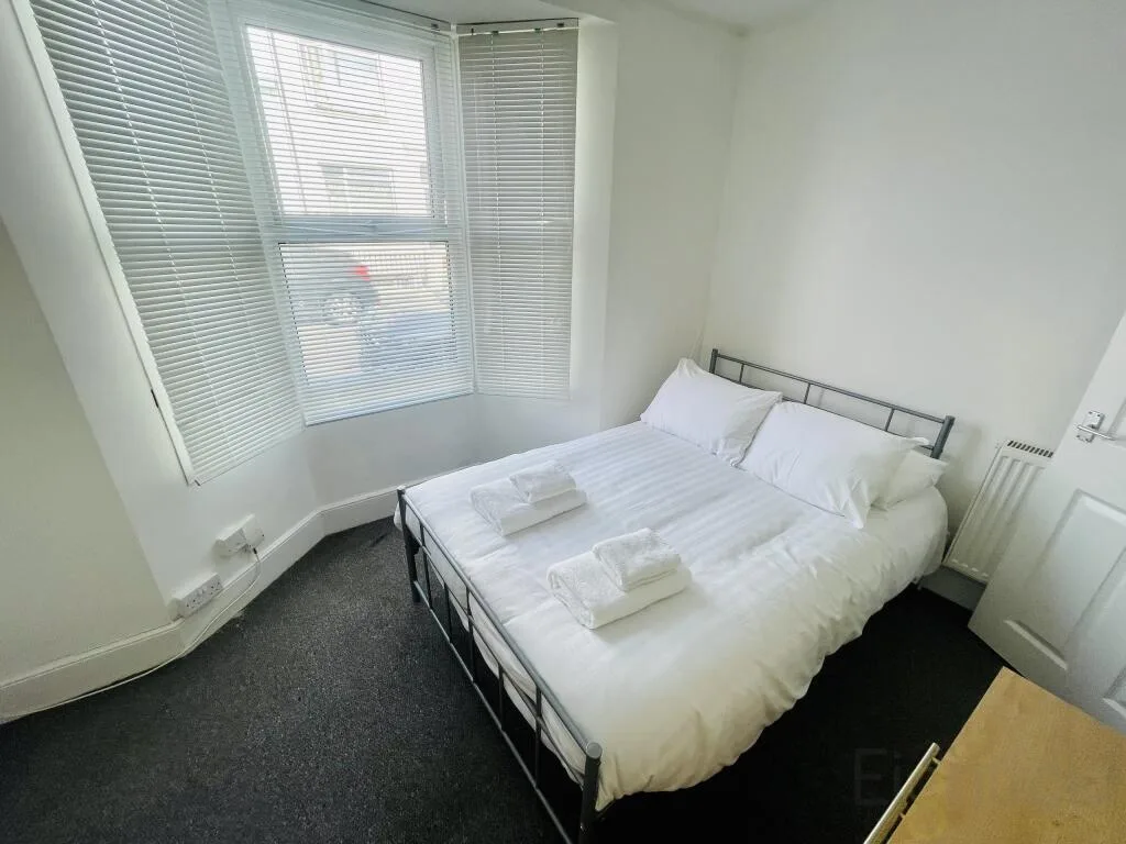 6 bedroom terraced house for rent