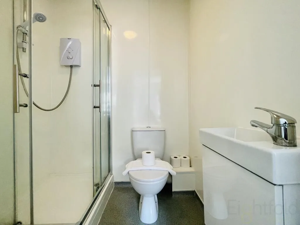 6 bedroom terraced house for rent