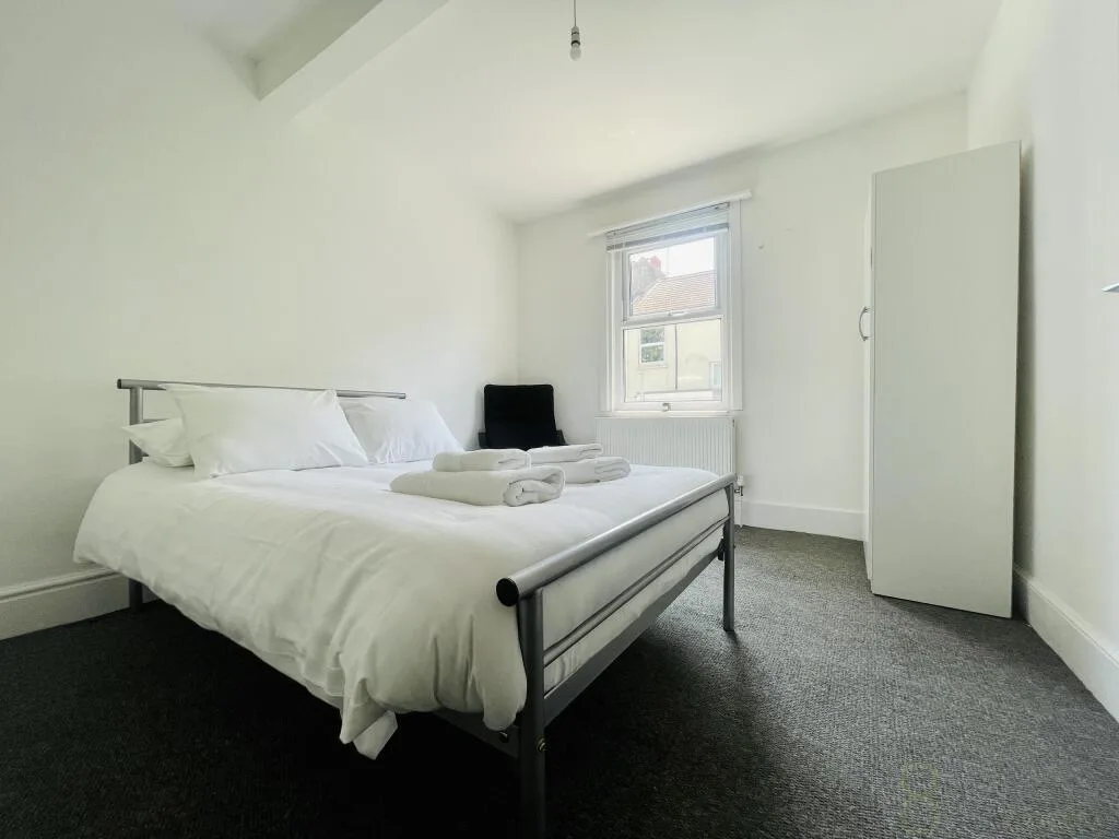 6 bedroom terraced house for rent