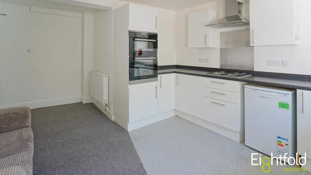 6 bedroom terraced house for rent