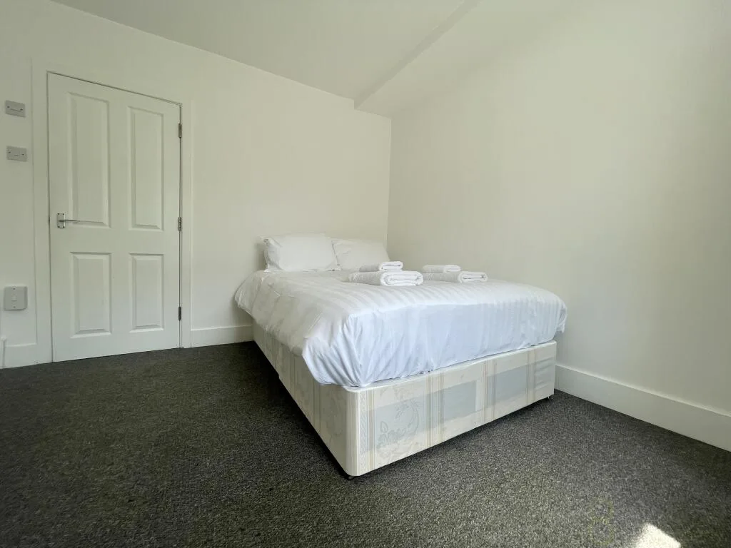 6 bedroom terraced house for rent