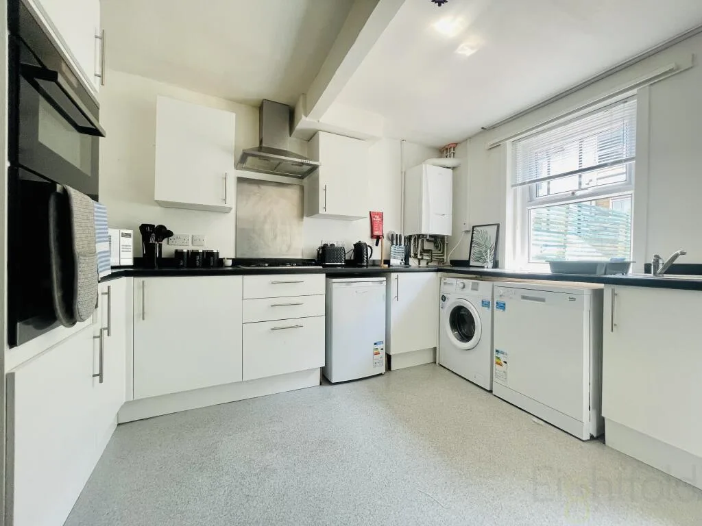 6 bedroom terraced house for rent