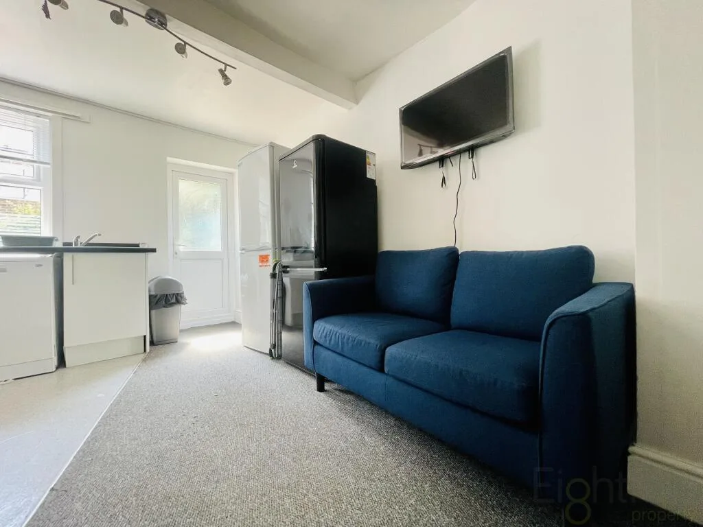 6 bedroom terraced house for rent