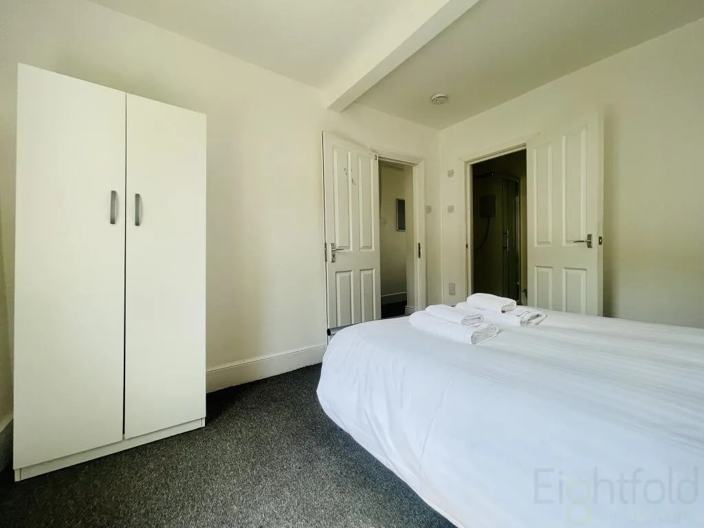 6 bedroom terraced house for rent