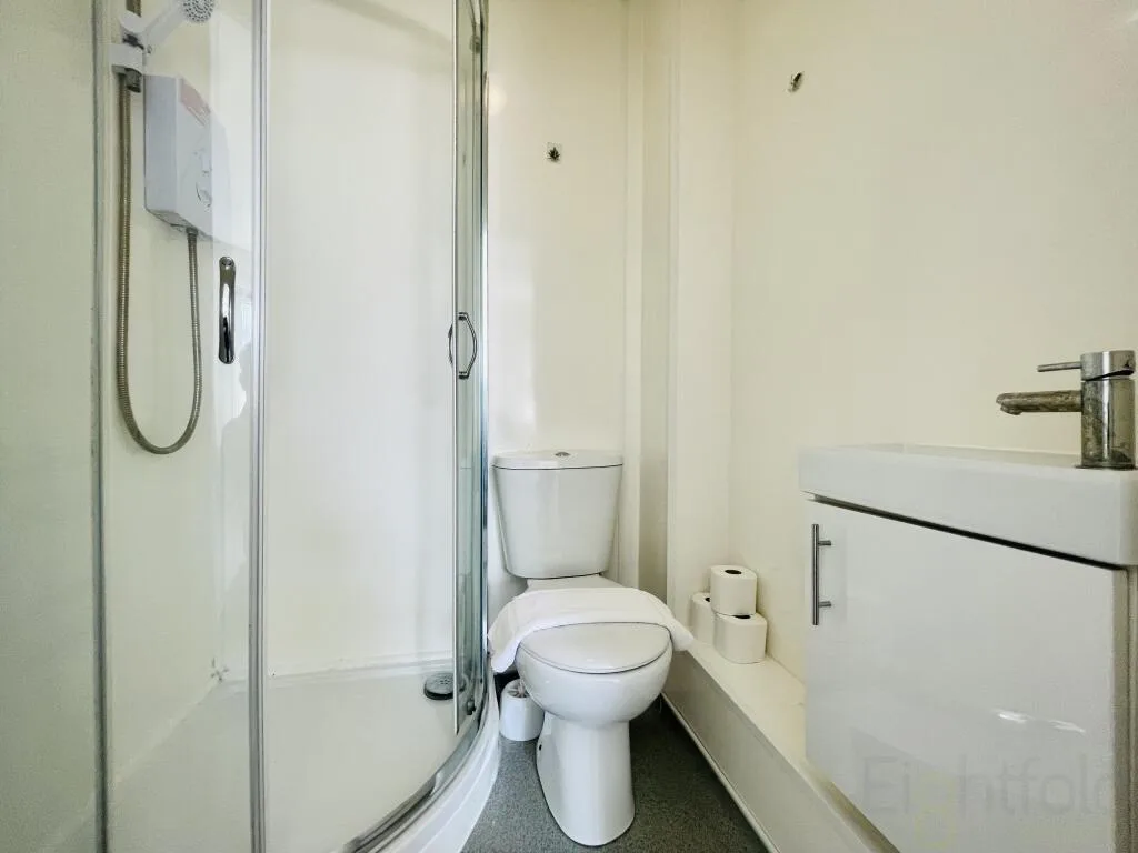 6 bedroom terraced house for rent