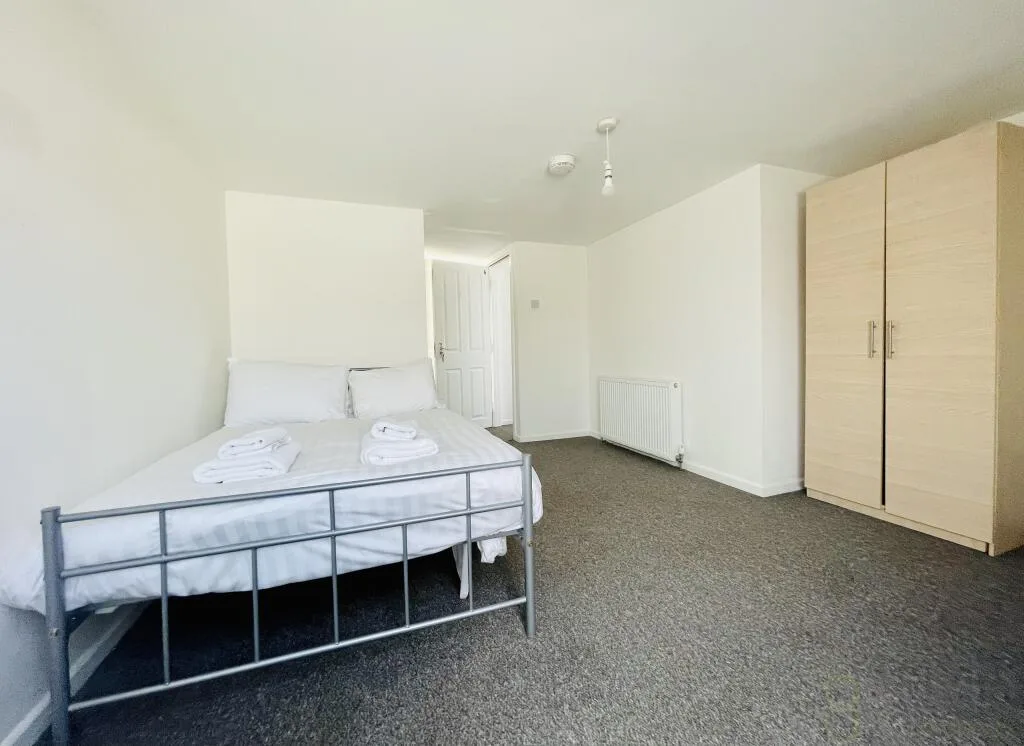 6 bedroom terraced house for rent