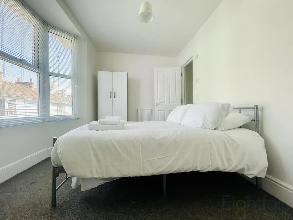 6 bedroom terraced house for rent